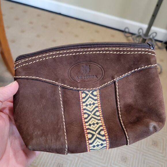 Antigua handmade leather full zip pouch - Picture 5 of 7